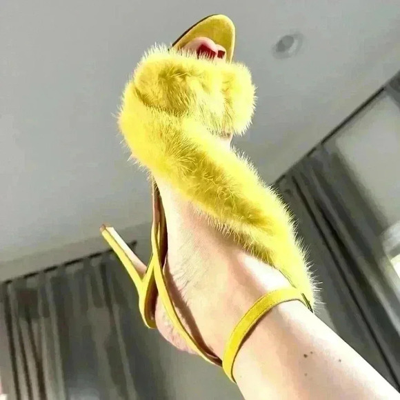 Barneys New York Yellow Leather Sandals size 42 - Picture 3 of 17